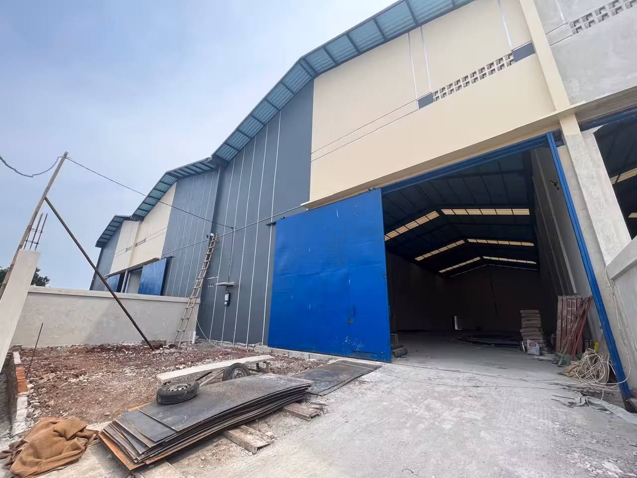 Struktur Luar Gudang