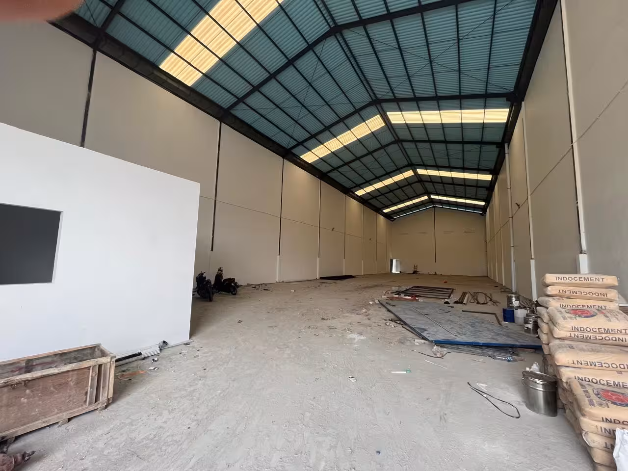 Interior Luas Lapangan